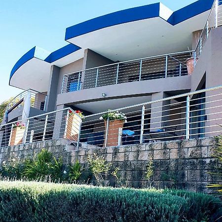 Over The Moon Guesthouse Йоханнесбург Экстерьер фото
