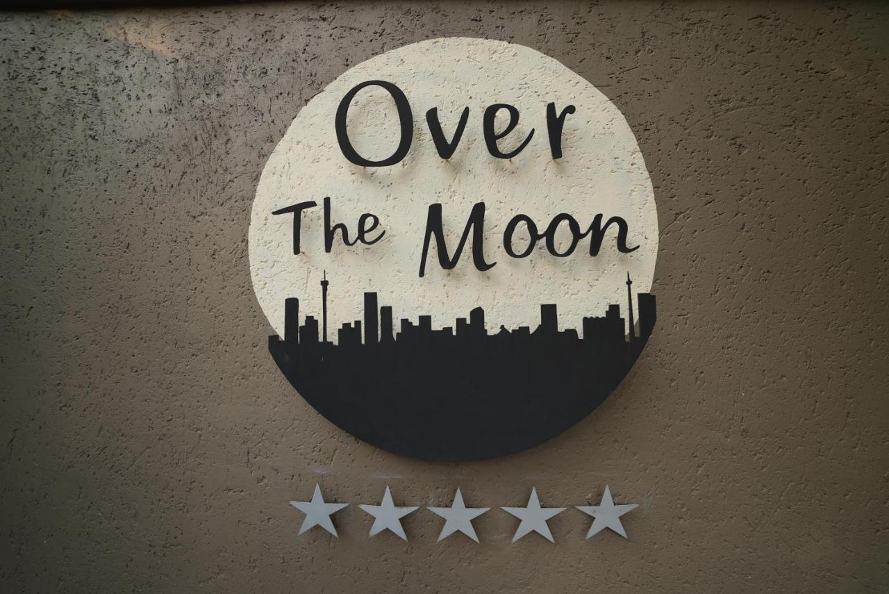 Over The Moon Guesthouse Йоханнесбург Экстерьер фото