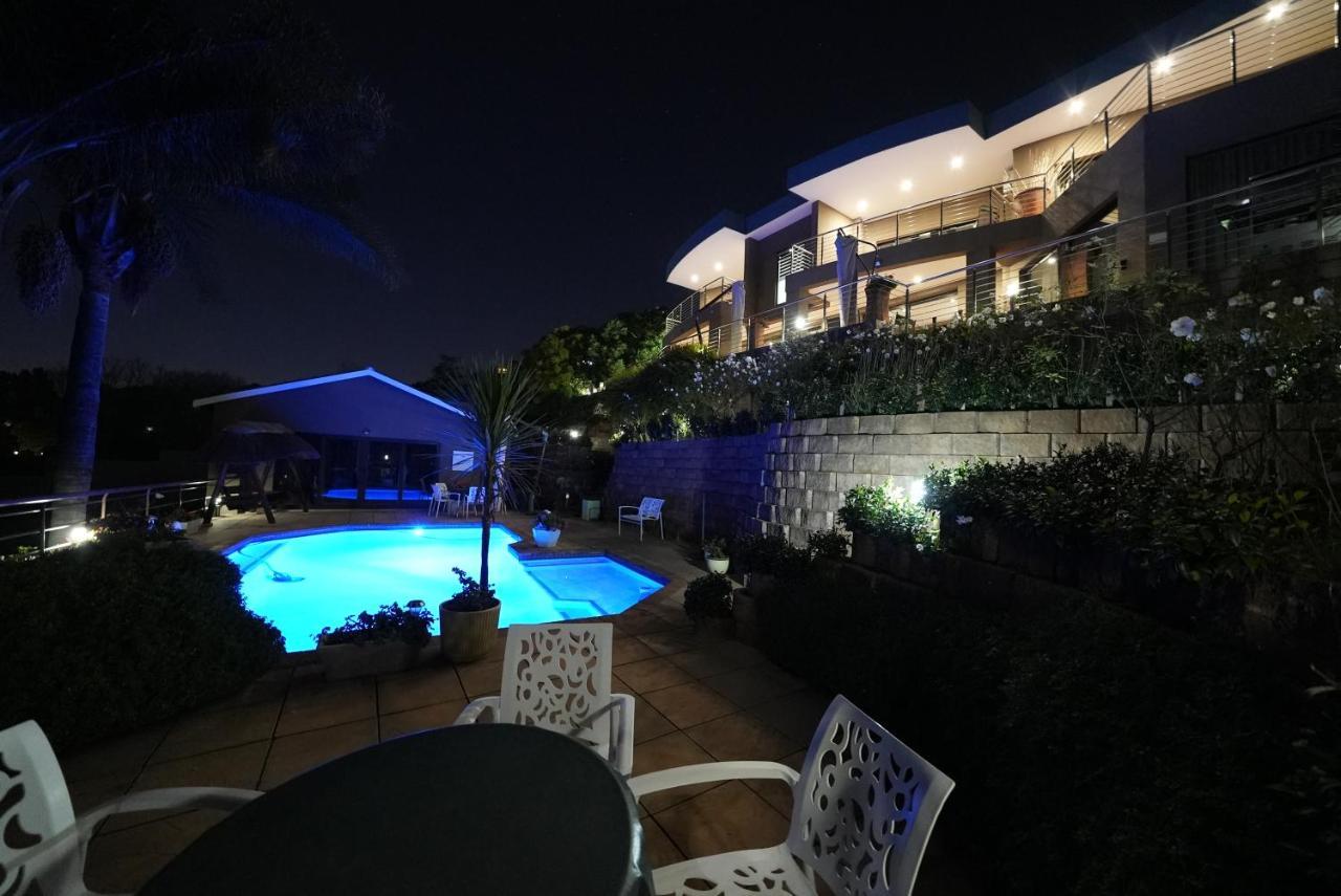 Over The Moon Guesthouse Йоханнесбург Экстерьер фото