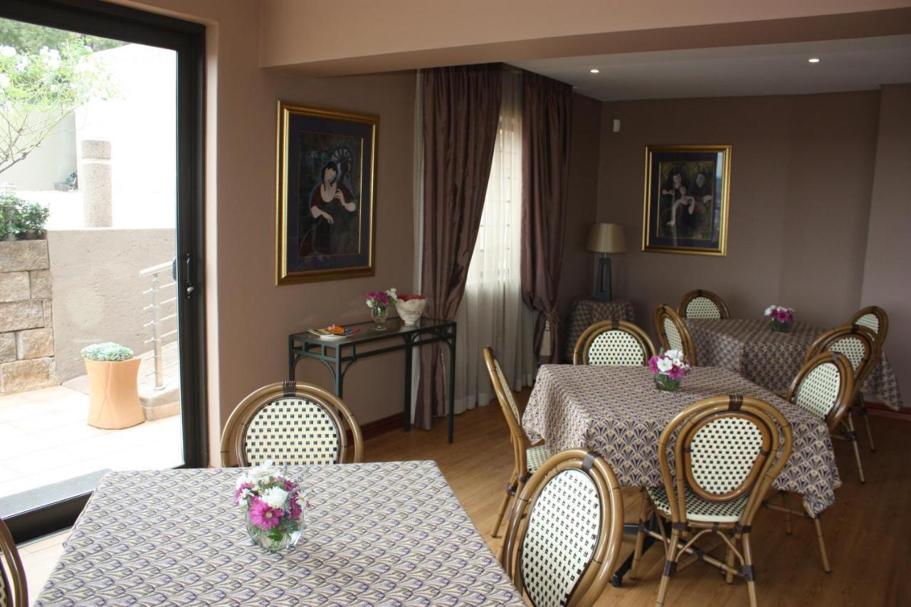 Over The Moon Guesthouse Йоханнесбург Экстерьер фото