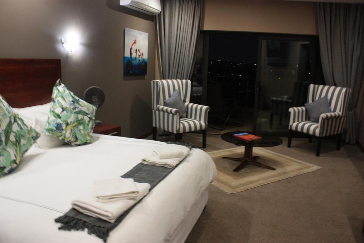 Over The Moon Guesthouse Йоханнесбург Экстерьер фото